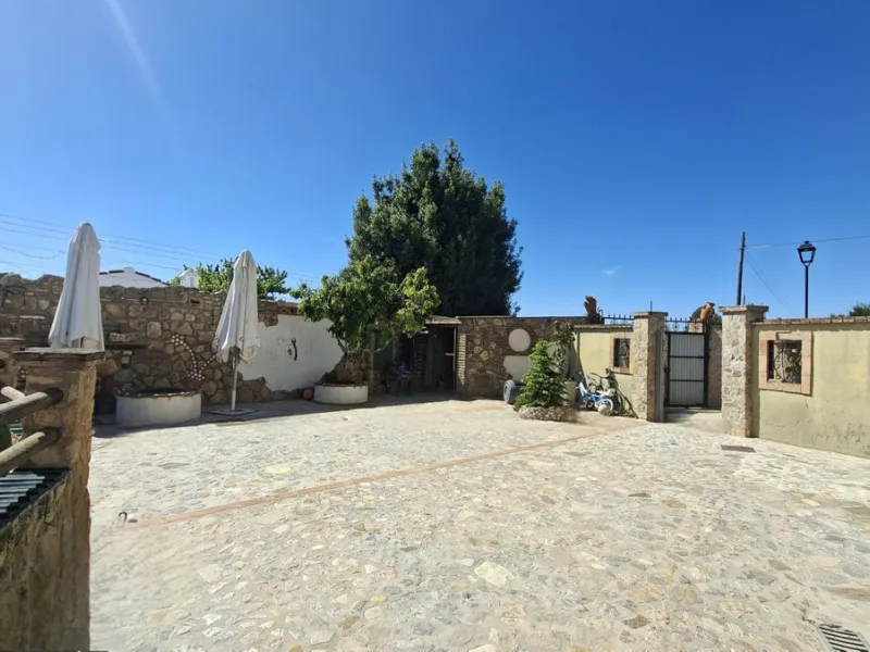 Detached Andalusian Villa with Private Pool and Traditional Charm