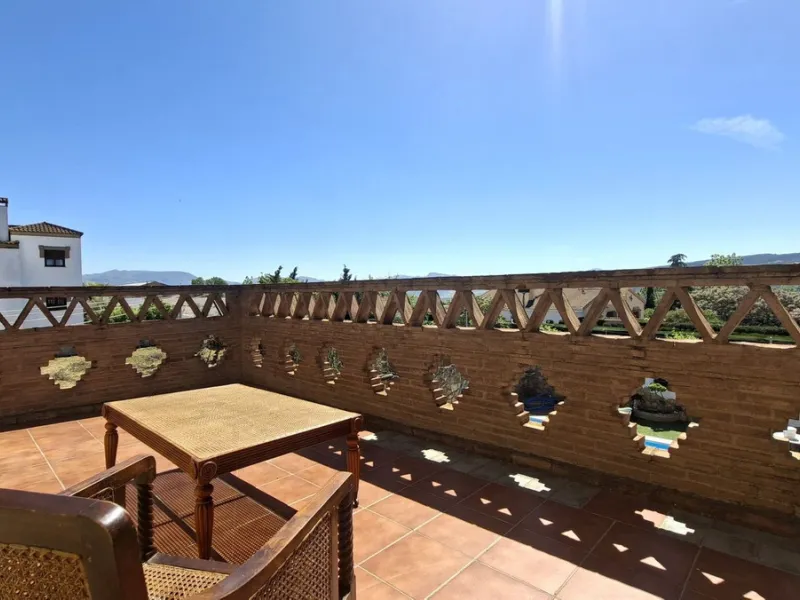 Detached Andalusian Villa with Private Pool and Traditional Charm