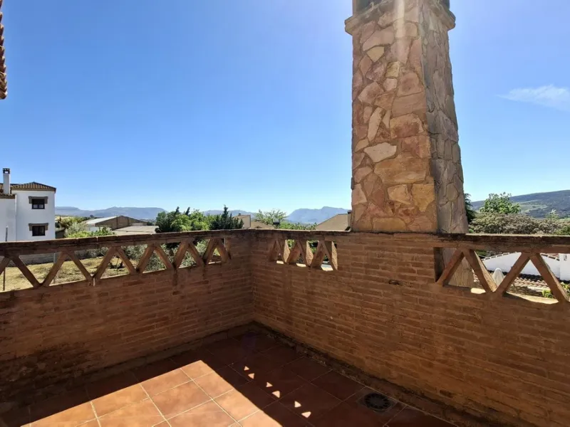 Detached Andalusian Villa with Private Pool and Traditional Charm