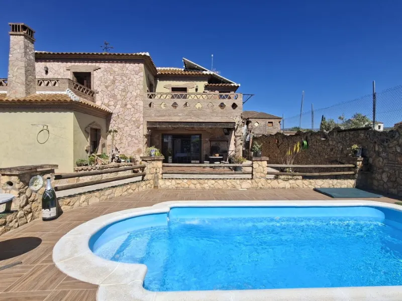 Detached Andalusian Villa with Private Pool and Traditional Charm