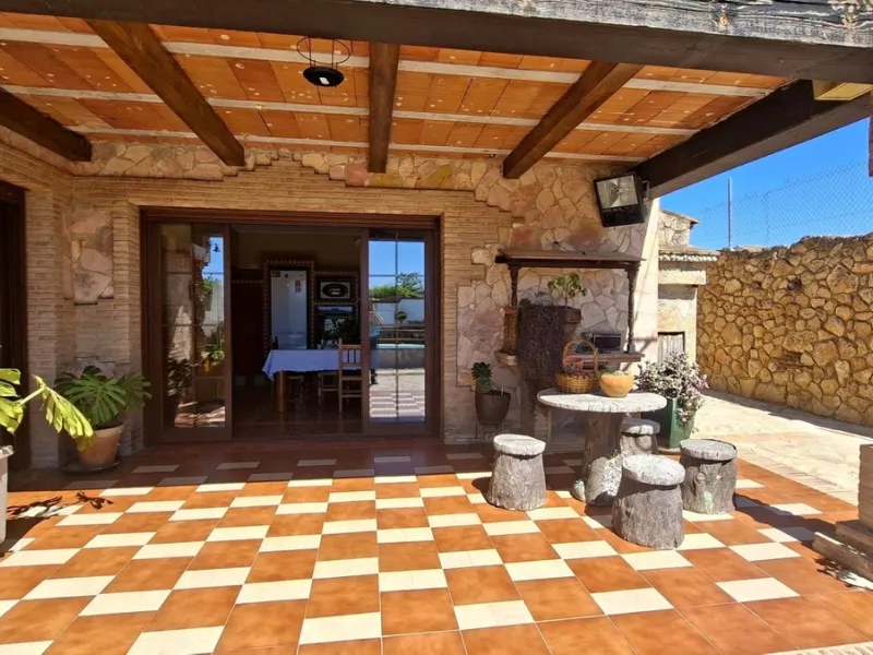 Detached Andalusian Villa with Private Pool and Traditional Charm