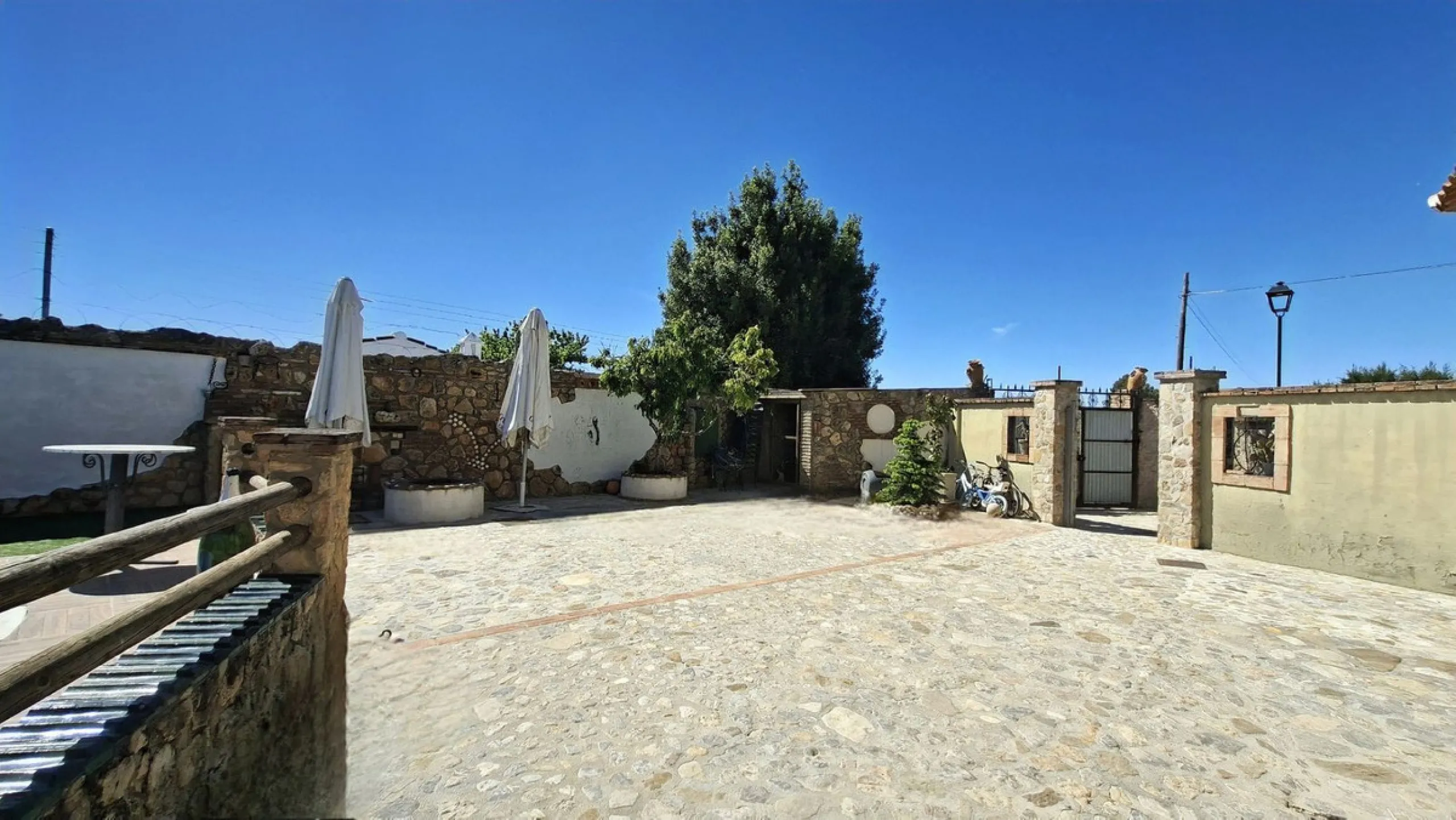 Detached Andalusian Villa with Private Pool and Traditional Charm