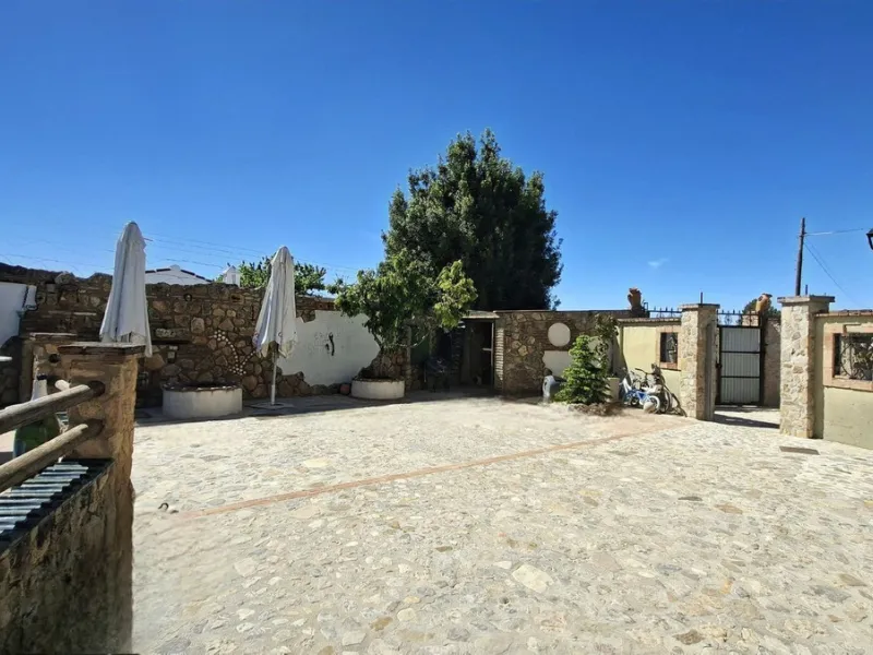 Detached Andalusian Villa with Private Pool and Traditional Charm
