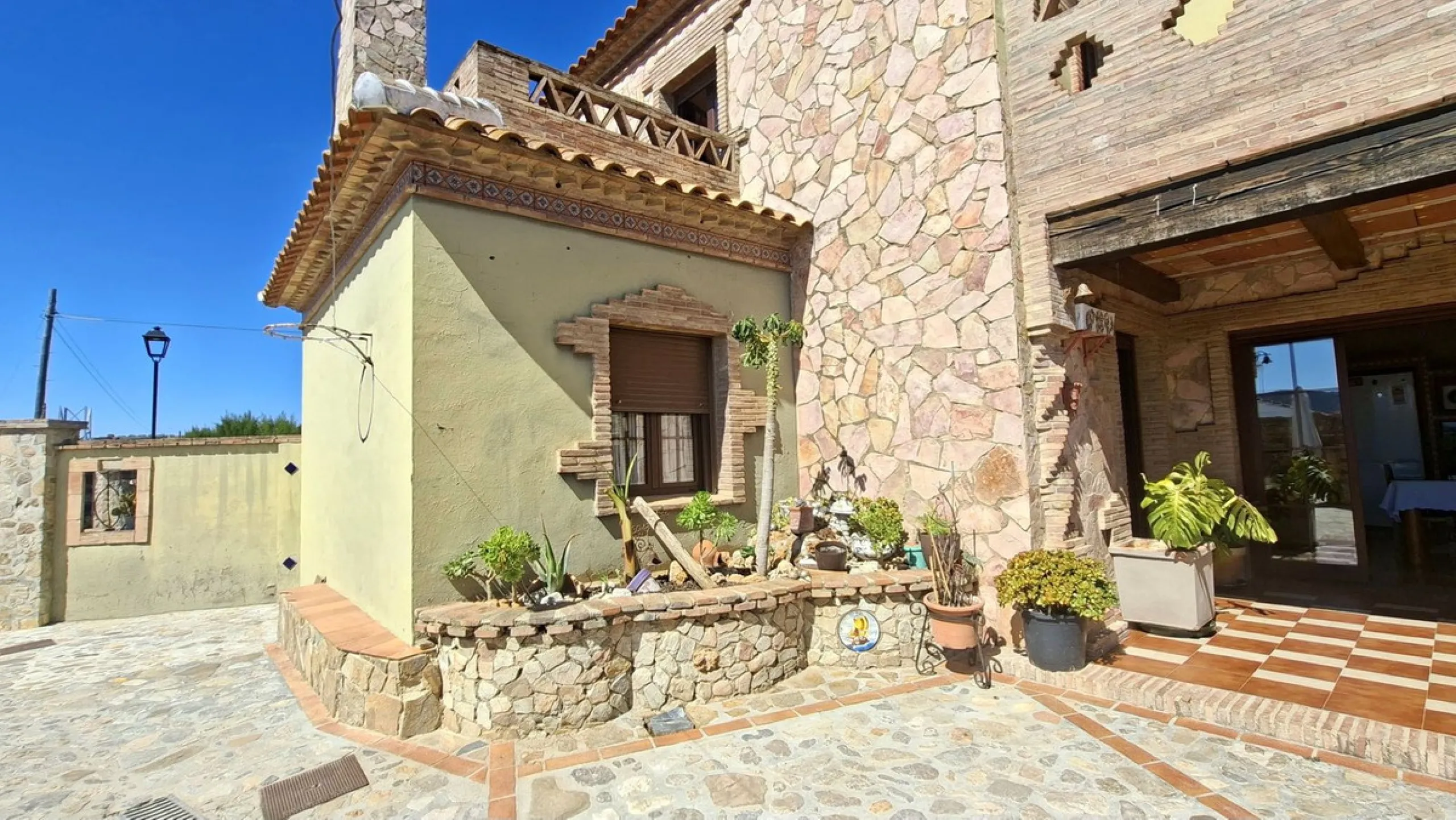 Detached Andalusian Villa with Private Pool and Traditional Charm