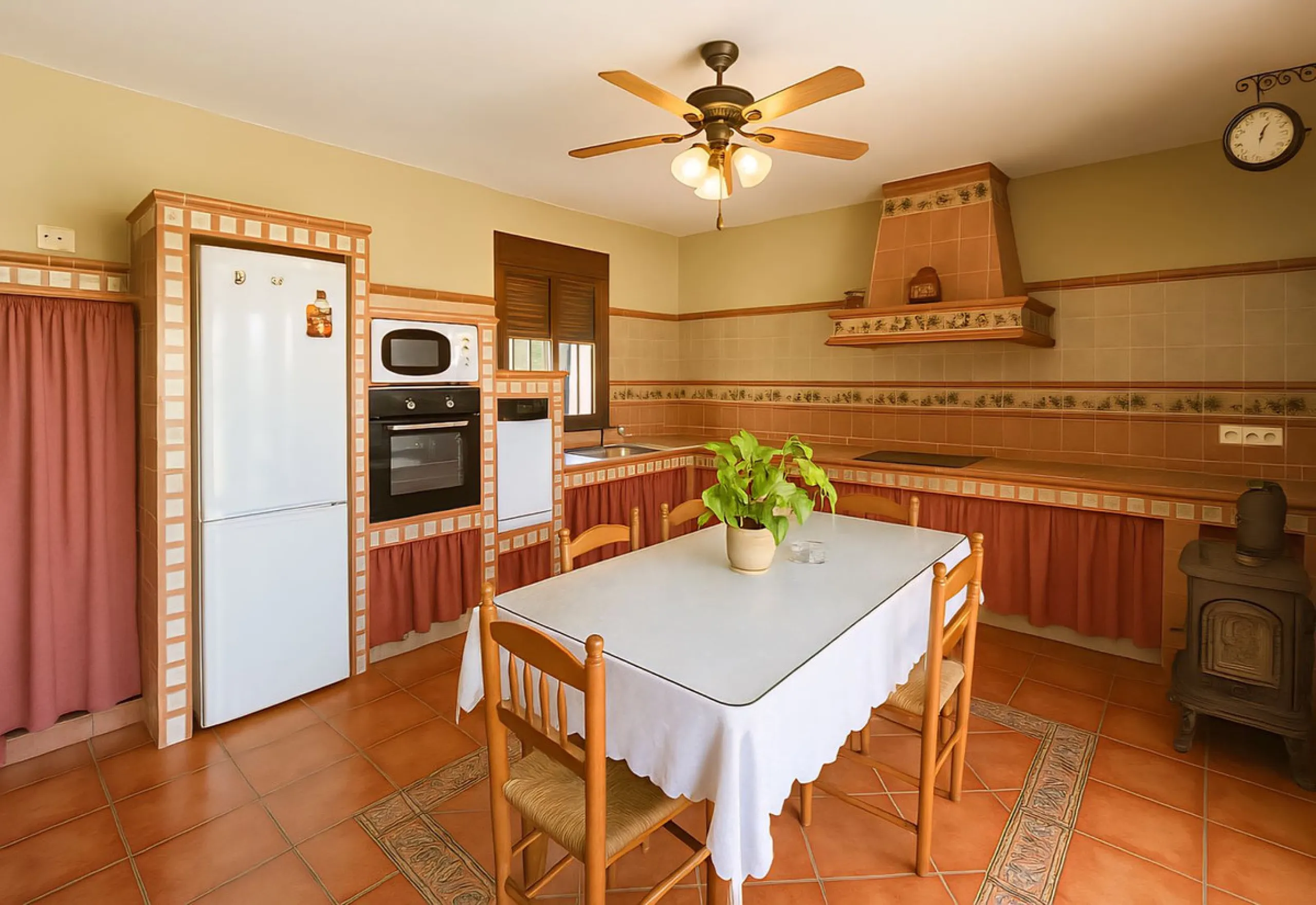 Detached Andalusian Villa with Private Pool and Traditional Charm