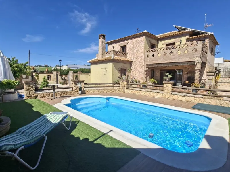 Detached Andalusian Villa with Private Pool and Traditional Charm
