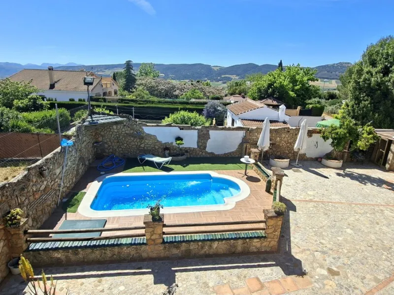 Detached Andalusian Villa with Private Pool and Traditional Charm