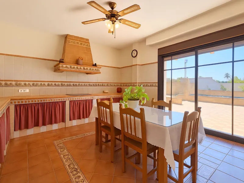 Detached Andalusian Villa with Private Pool and Traditional Charm