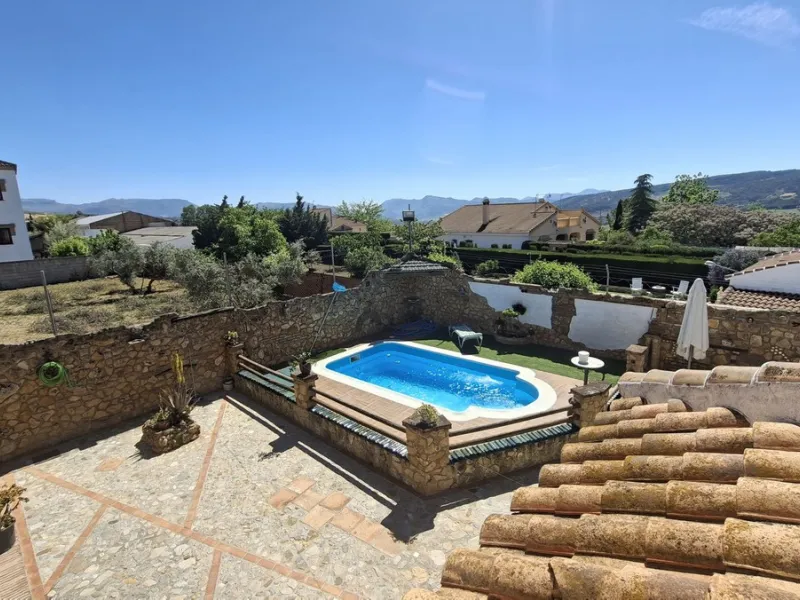 Detached Andalusian Villa with Private Pool and Traditional Charm