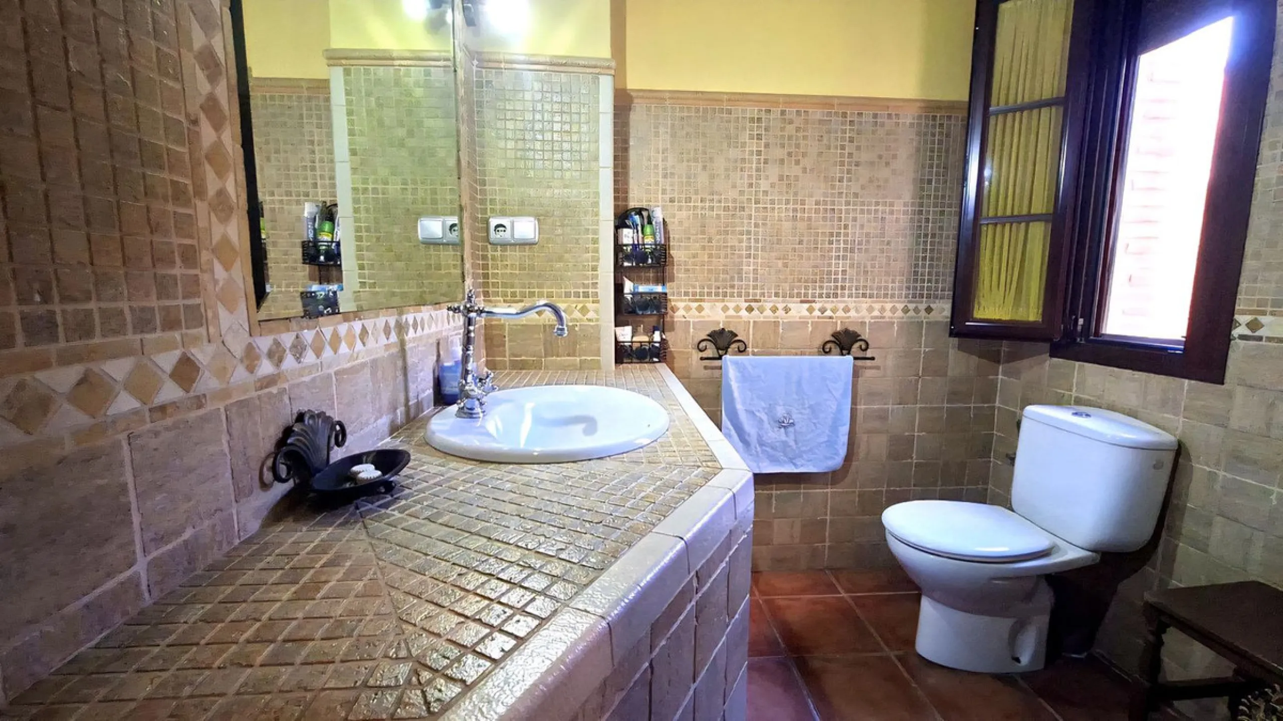 Detached Andalusian Villa with Private Pool and Traditional Charm