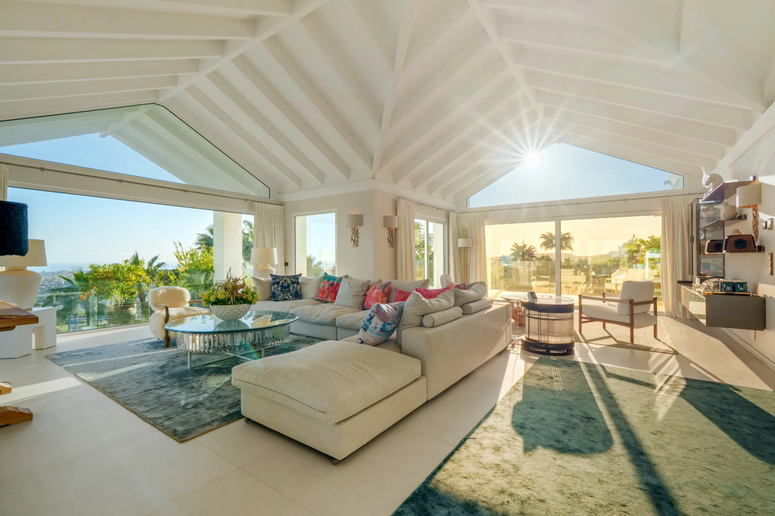 House - Detached Villa в продаже в Benahavís, Málaga. В доме 9 спален и 9 ванных комнат. Площадь дома 1177 м². Площадь участка 7881 м²