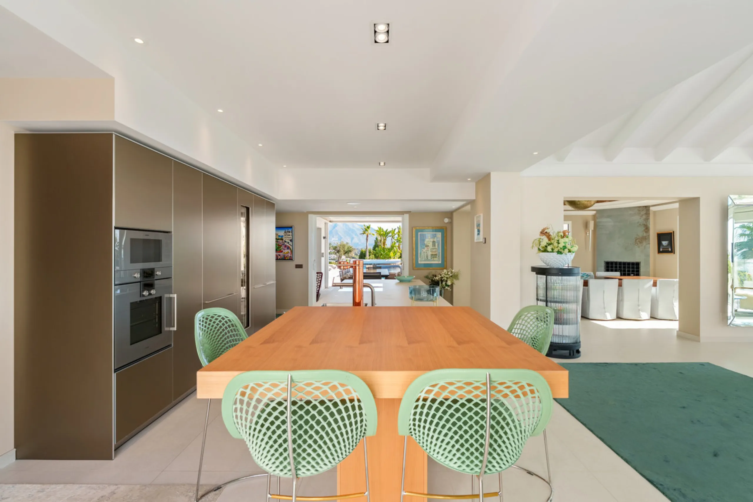 House - Detached Villa в продаже в Benahavís, Málaga. В доме 9 спален и 9 ванных комнат. Площадь дома 1177 м². Площадь участка 7881 м²