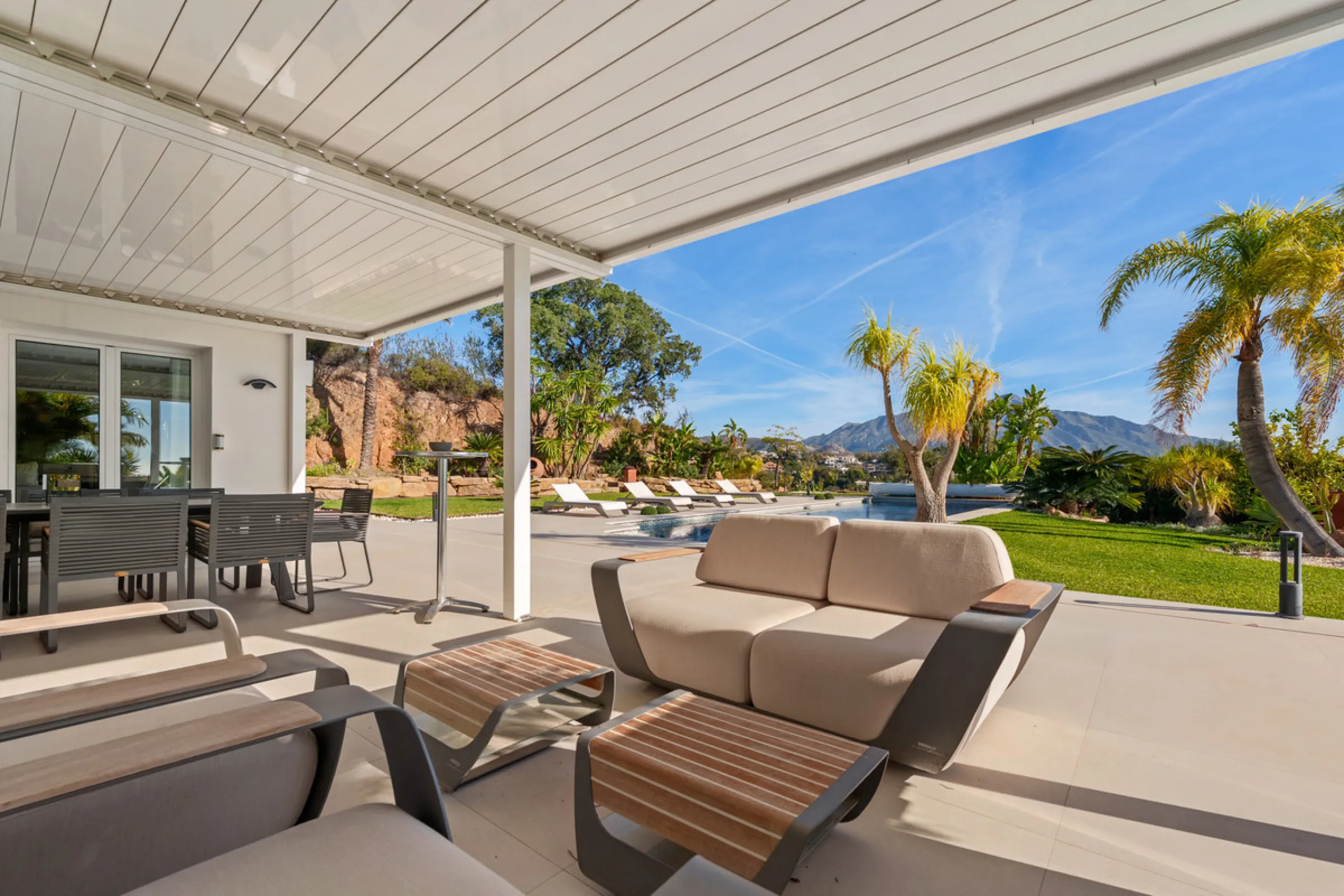 House - Detached Villa в продаже в Benahavís, Málaga. В доме 9 спален и 9 ванных комнат. Площадь дома 1177 м². Площадь участка 7881 м²