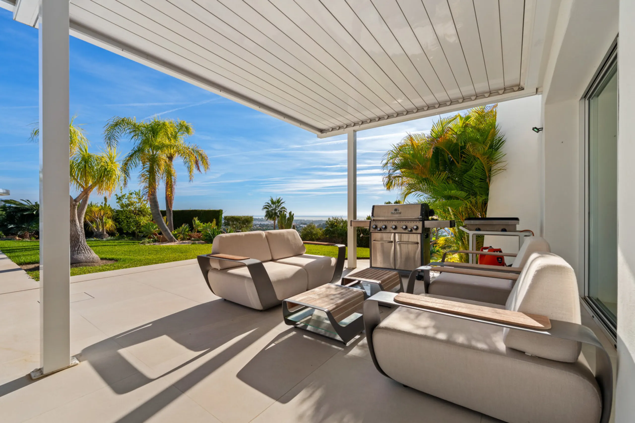 House - Detached Villa в продаже в Benahavís, Málaga. В доме 9 спален и 9 ванных комнат. Площадь дома 1177 м². Площадь участка 7881 м²
