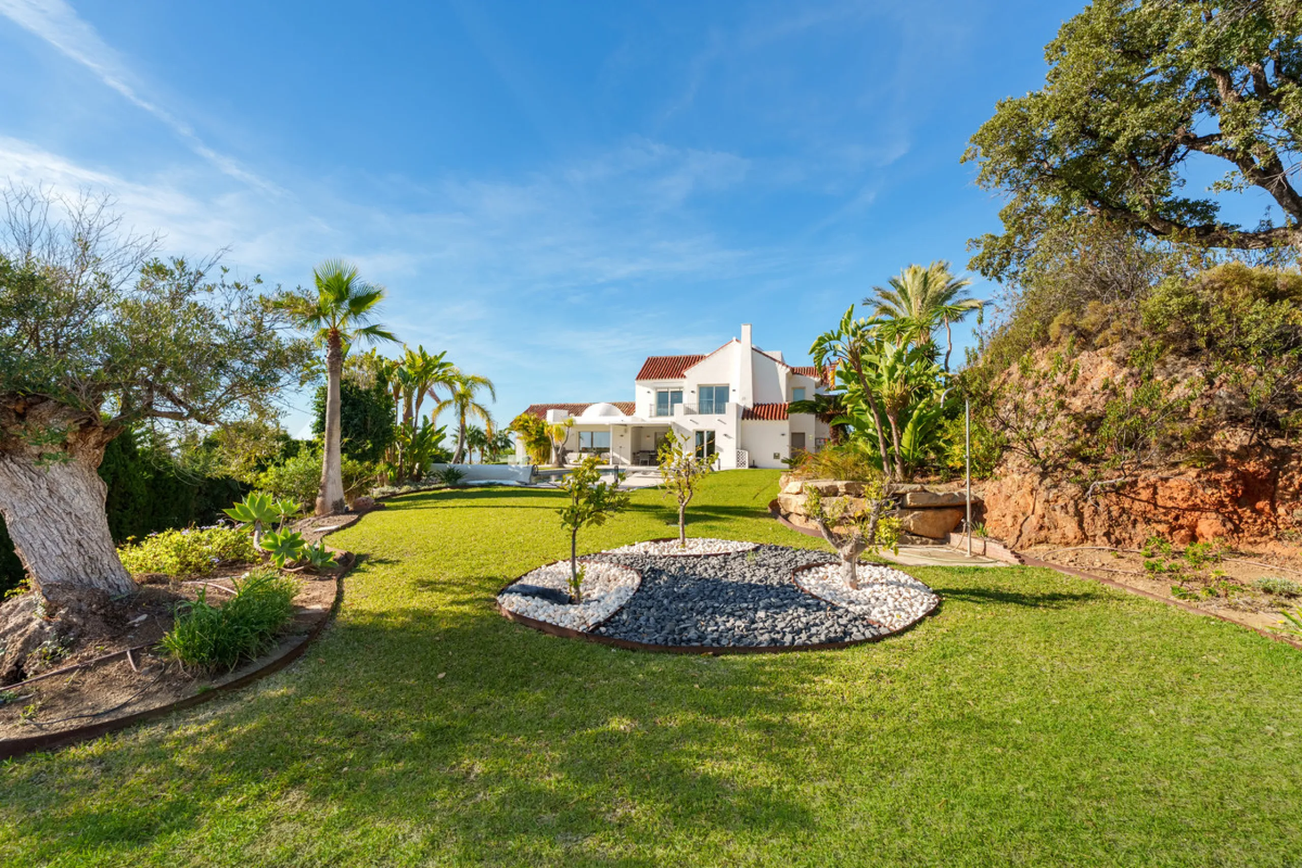 House - Detached Villa в продаже в Benahavís, Málaga. В доме 9 спален и 9 ванных комнат. Площадь дома 1177 м². Площадь участка 7881 м²