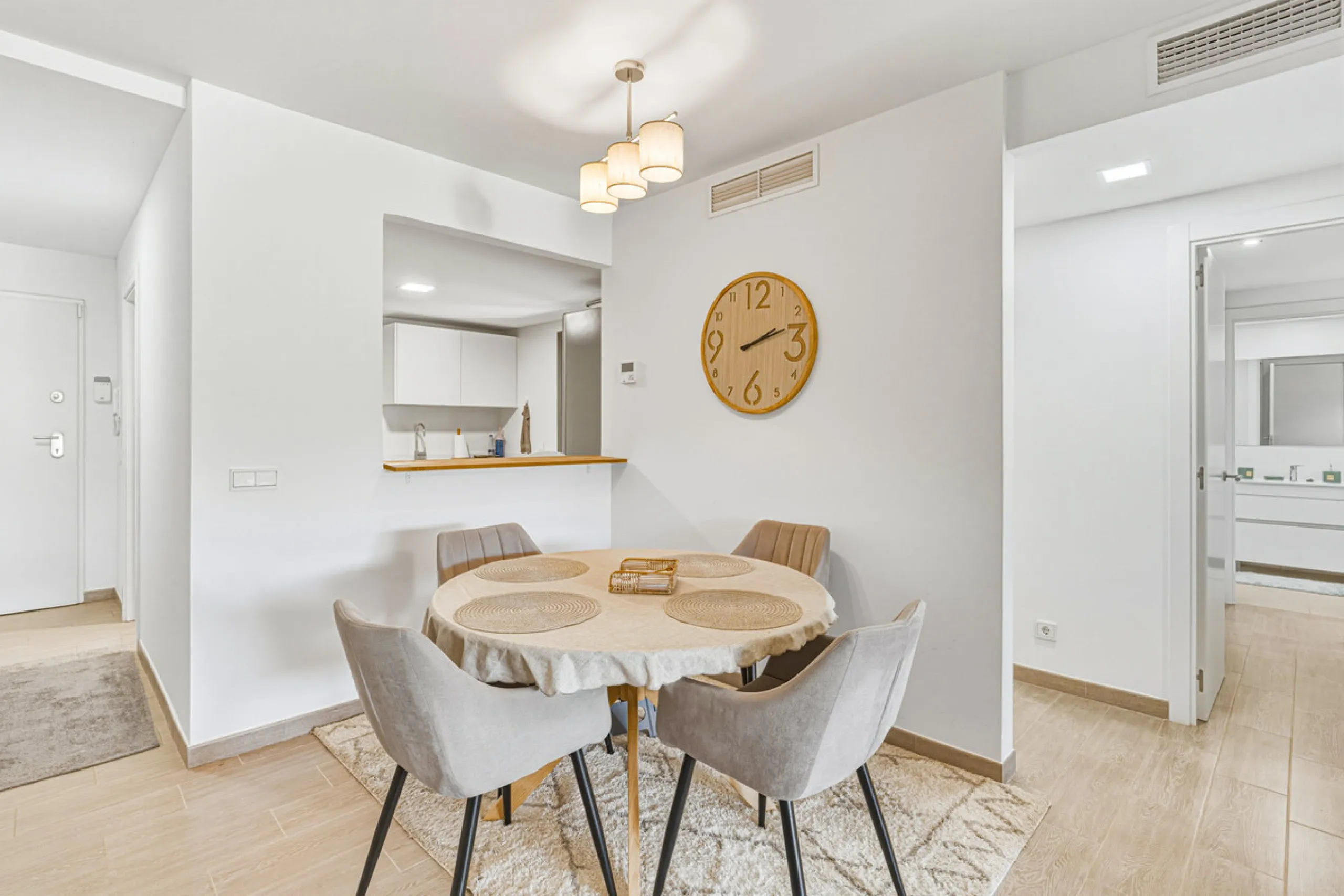 This bright and spacious two-bedroom ground floor apartment is ideally located within the sought-after gated community of El Lagar in La Cala de Mijas. Both bedrooms enjoy direct access to a generous terrace and private garden, offering plenty of natural 