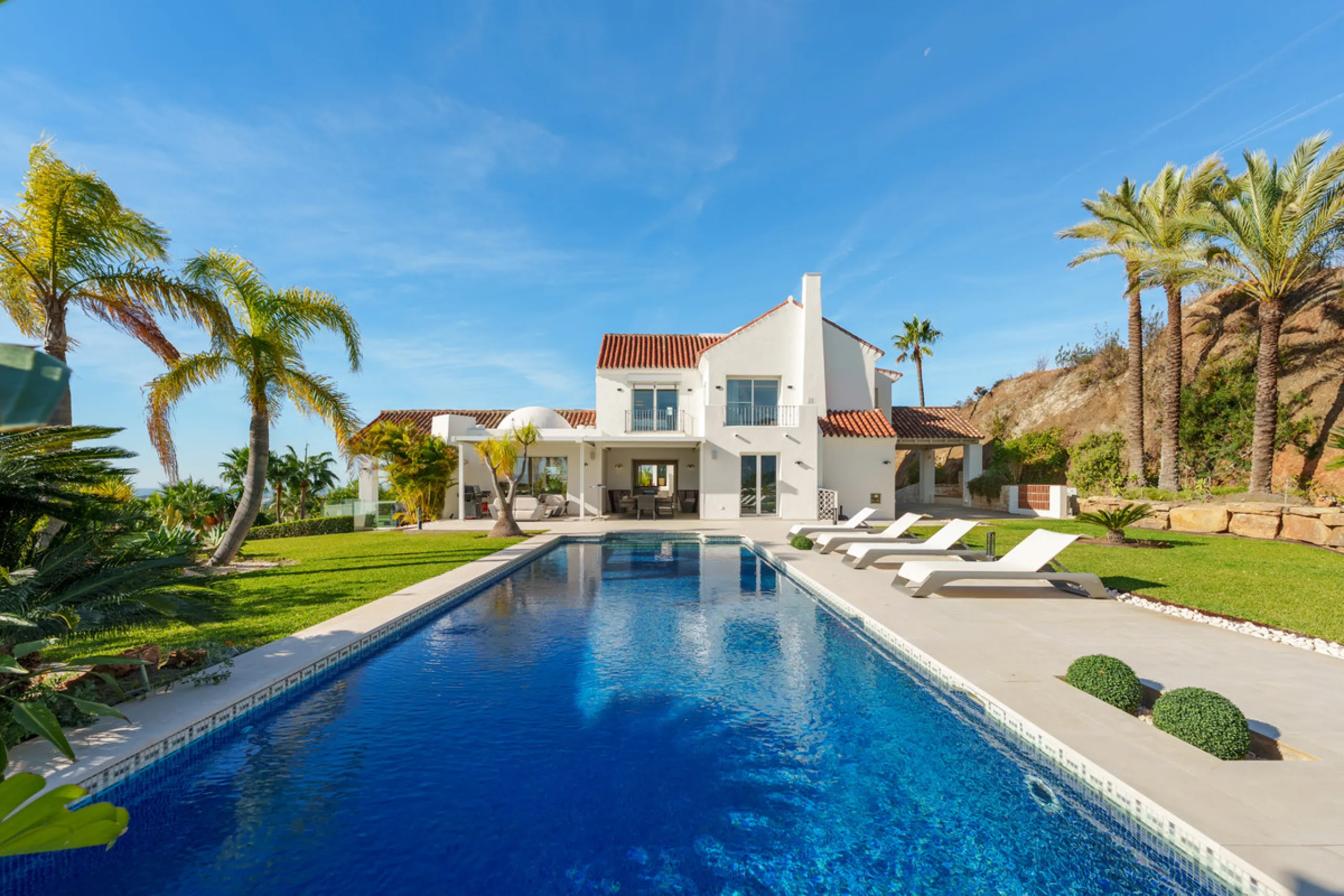 House - Detached Villa в продаже в Benahavís, Málaga. В доме 9 спален и 9 ванных комнат. Площадь дома 1177 м². Площадь участка 7881 м²