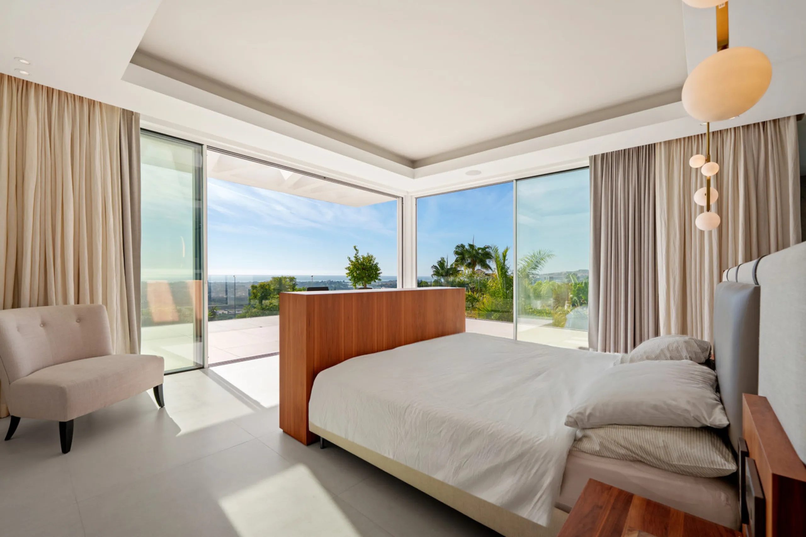 House - Detached Villa в продаже в Benahavís, Málaga. В доме 9 спален и 9 ванных комнат. Площадь дома 1177 м². Площадь участка 7881 м²
