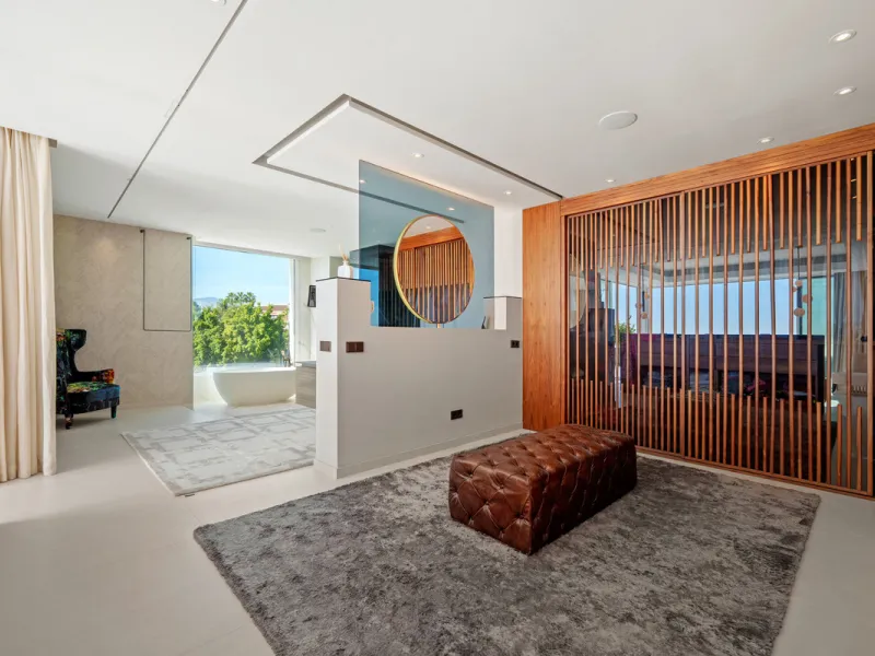 House - Detached Villa в продаже в Benahavís, Málaga. В доме 9 спален и 9 ванных комнат. Площадь дома 1177 м². Площадь участка 7881 м²