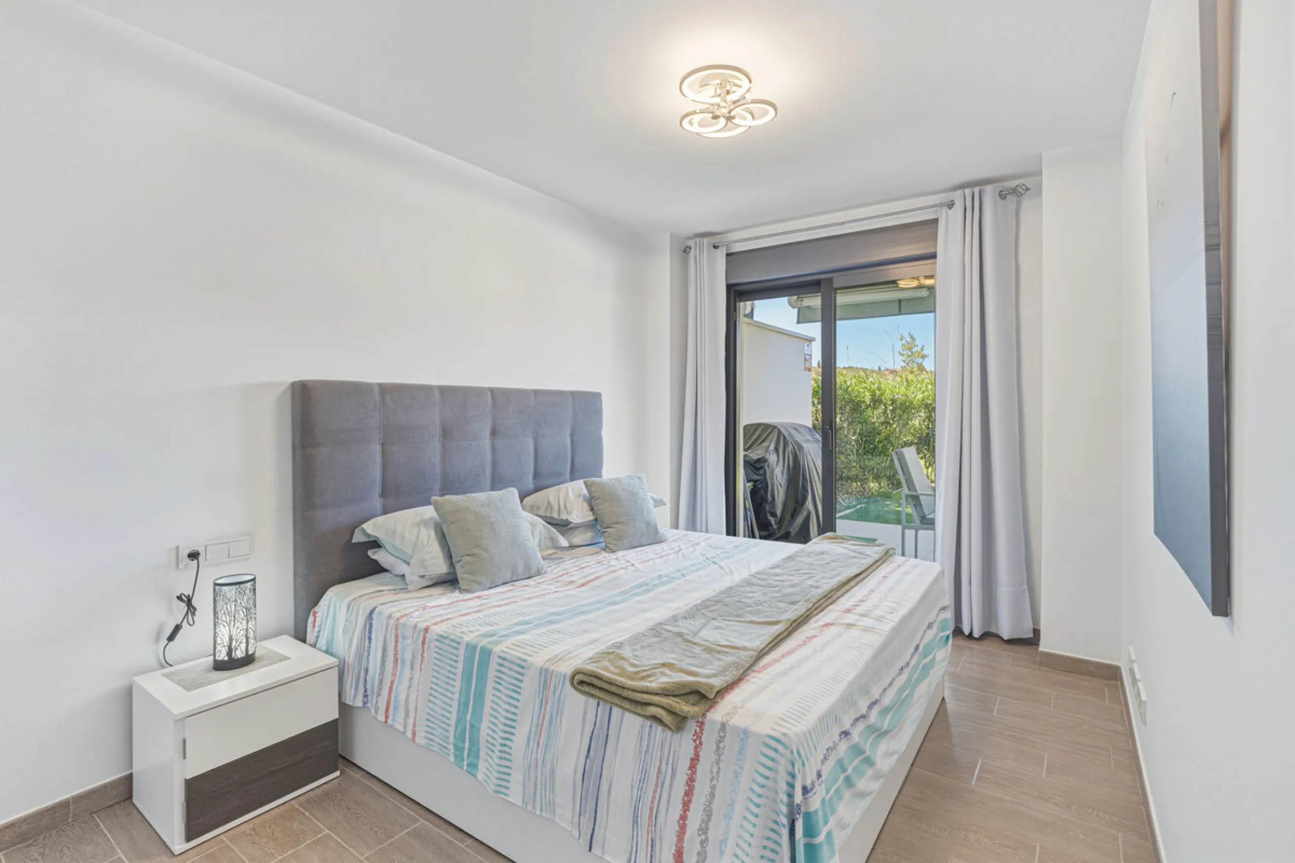 This bright and spacious two-bedroom ground floor apartment is ideally located within the sought-after gated community of El Lagar in La Cala de Mijas. Both bedrooms enjoy direct access to a generous terrace and private garden, offering plenty of natural 