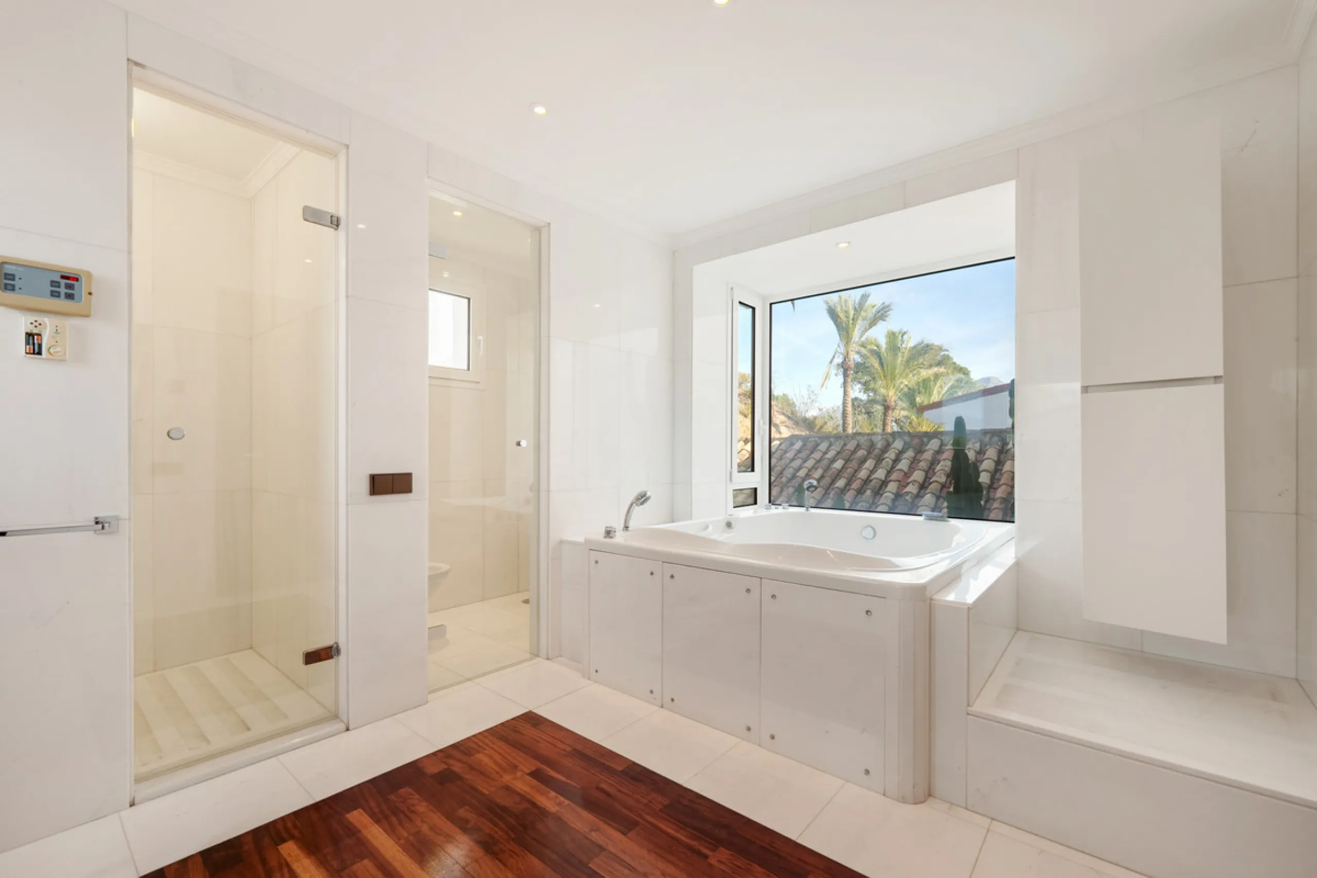 House - Detached Villa в продаже в Benahavís, Málaga. В доме 9 спален и 9 ванных комнат. Площадь дома 1177 м². Площадь участка 7881 м²