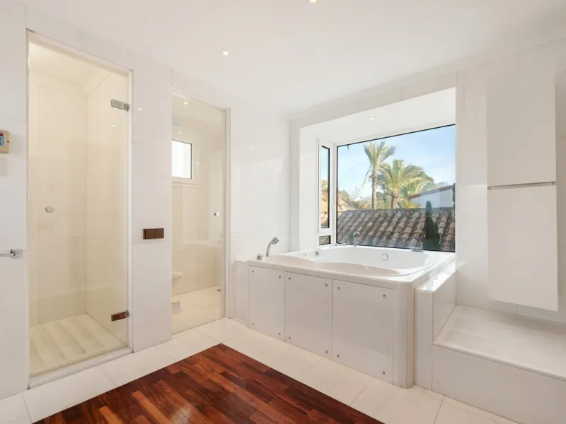 House - Detached Villa в продаже в Benahavís, Málaga. В доме 9 спален и 9 ванных комнат. Площадь дома 1177 м². Площадь участка 7881 м²