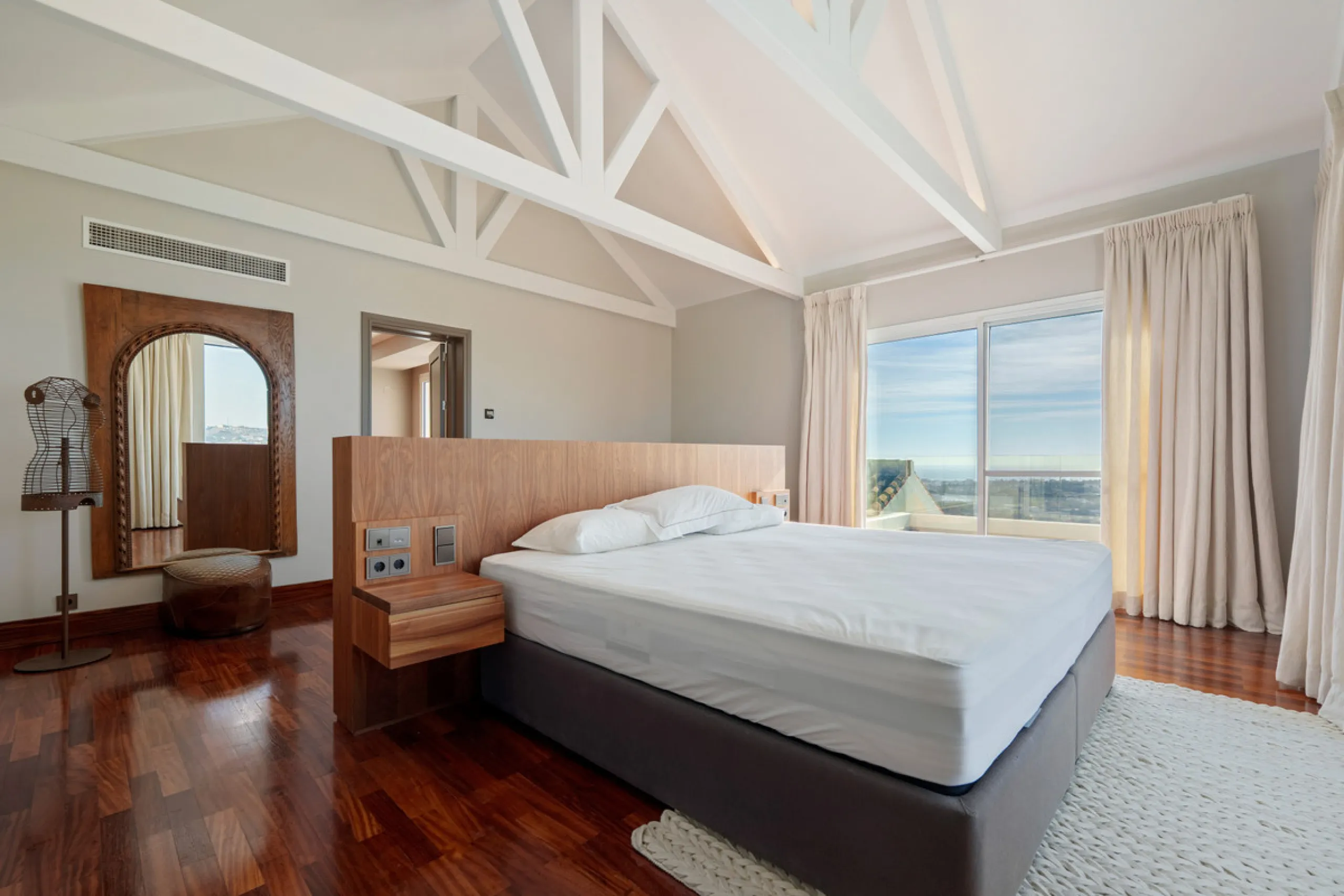 House - Detached Villa в продаже в Benahavís, Málaga. В доме 9 спален и 9 ванных комнат. Площадь дома 1177 м². Площадь участка 7881 м²