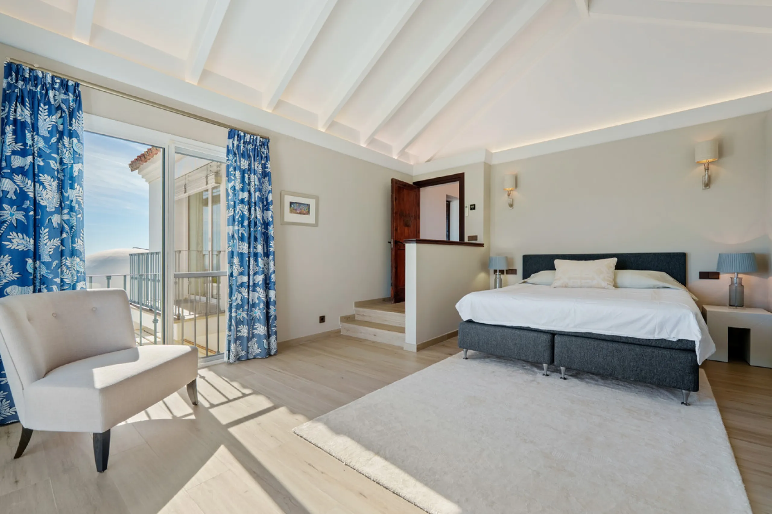 House - Detached Villa в продаже в Benahavís, Málaga. В доме 9 спален и 9 ванных комнат. Площадь дома 1177 м². Площадь участка 7881 м²