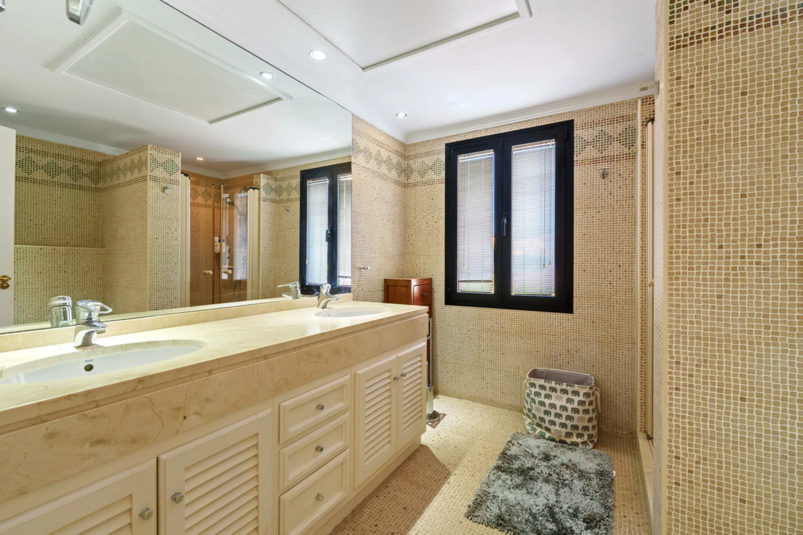 House - Detached Villa в продаже в Benahavís, Málaga. В доме 9 спален и 9 ванных комнат. Площадь дома 1177 м². Площадь участка 7881 м²