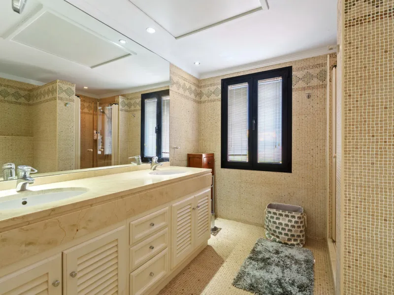 House - Detached Villa в продаже в Benahavís, Málaga. В доме 9 спален и 9 ванных комнат. Площадь дома 1177 м². Площадь участка 7881 м²