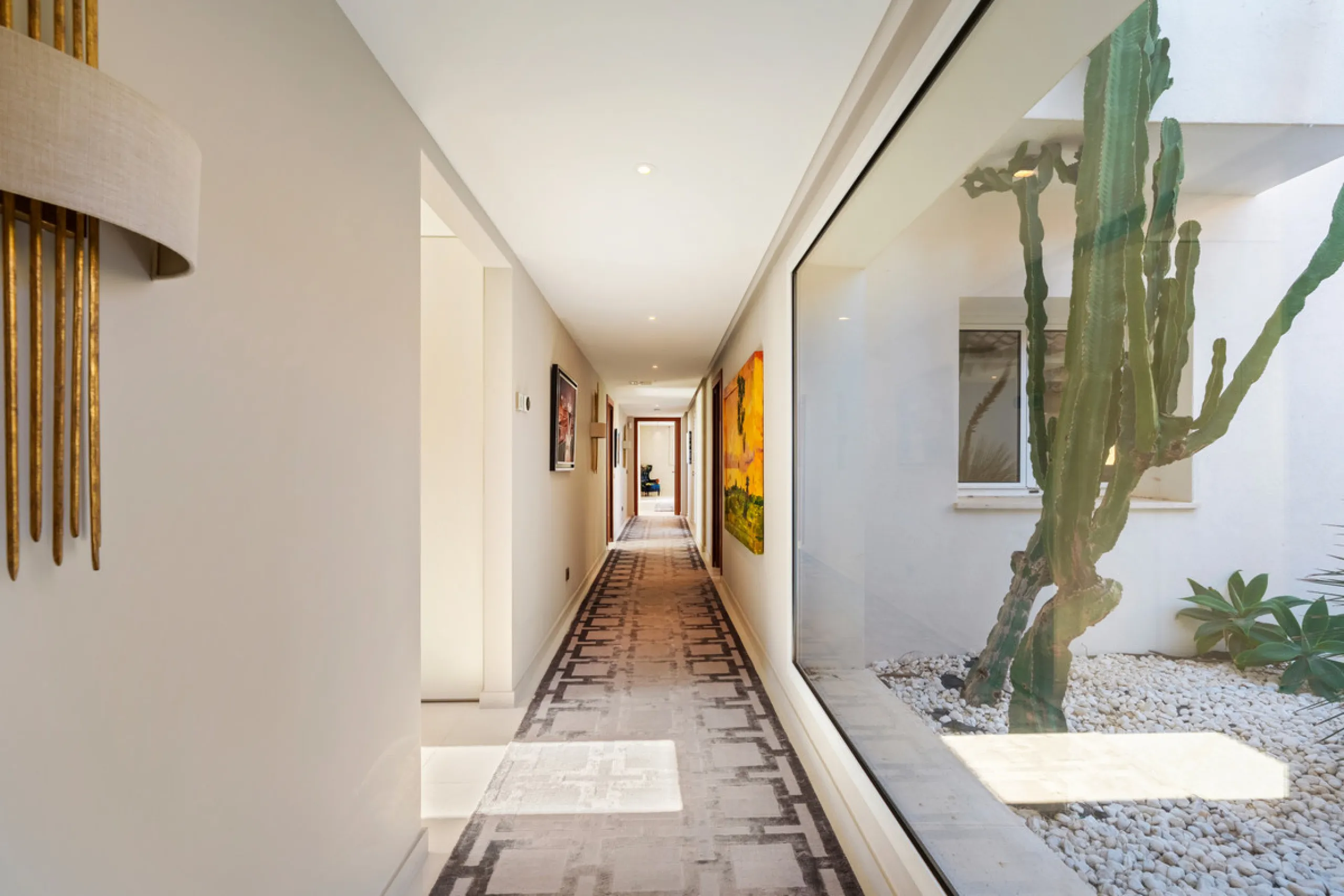 House - Detached Villa в продаже в Benahavís, Málaga. В доме 9 спален и 9 ванных комнат. Площадь дома 1177 м². Площадь участка 7881 м²