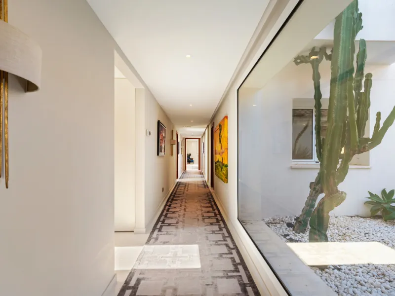 House - Detached Villa в продаже в Benahavís, Málaga. В доме 9 спален и 9 ванных комнат. Площадь дома 1177 м². Площадь участка 7881 м²