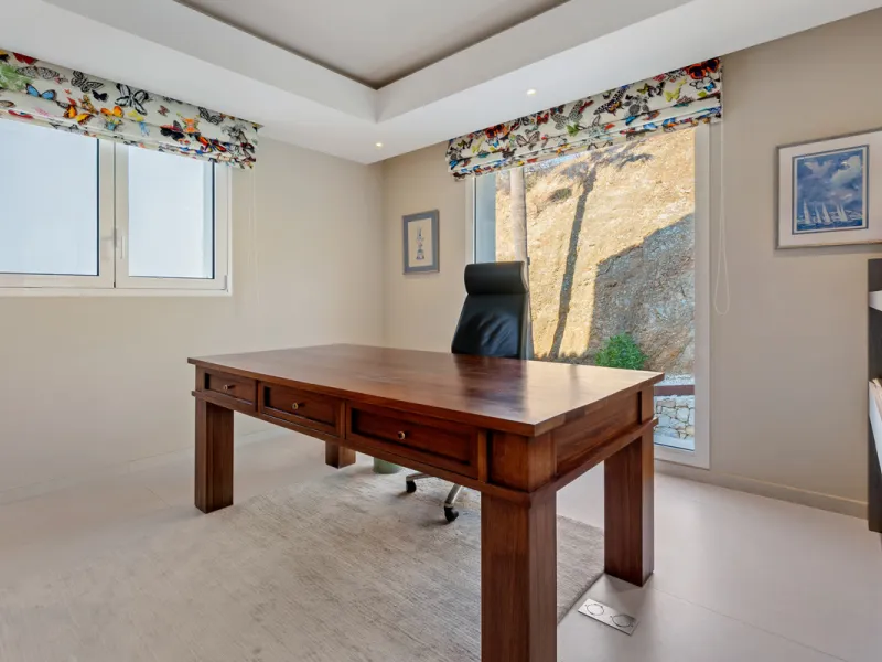 House - Detached Villa в продаже в Benahavís, Málaga. В доме 9 спален и 9 ванных комнат. Площадь дома 1177 м². Площадь участка 7881 м²