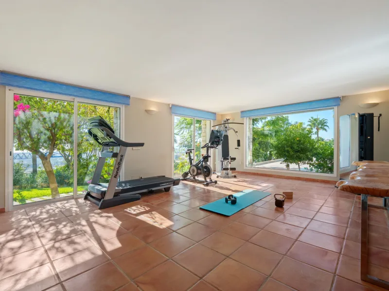 House - Detached Villa в продаже в Benahavís, Málaga. В доме 9 спален и 9 ванных комнат. Площадь дома 1177 м². Площадь участка 7881 м²