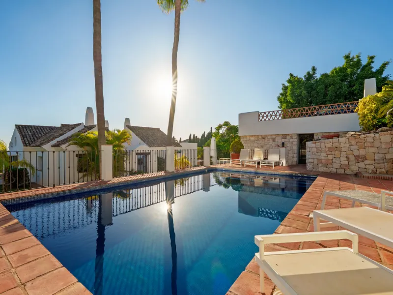 House - Detached Villa в продаже в Benahavís, Málaga. В доме 9 спален и 9 ванных комнат. Площадь дома 1177 м². Площадь участка 7881 м²