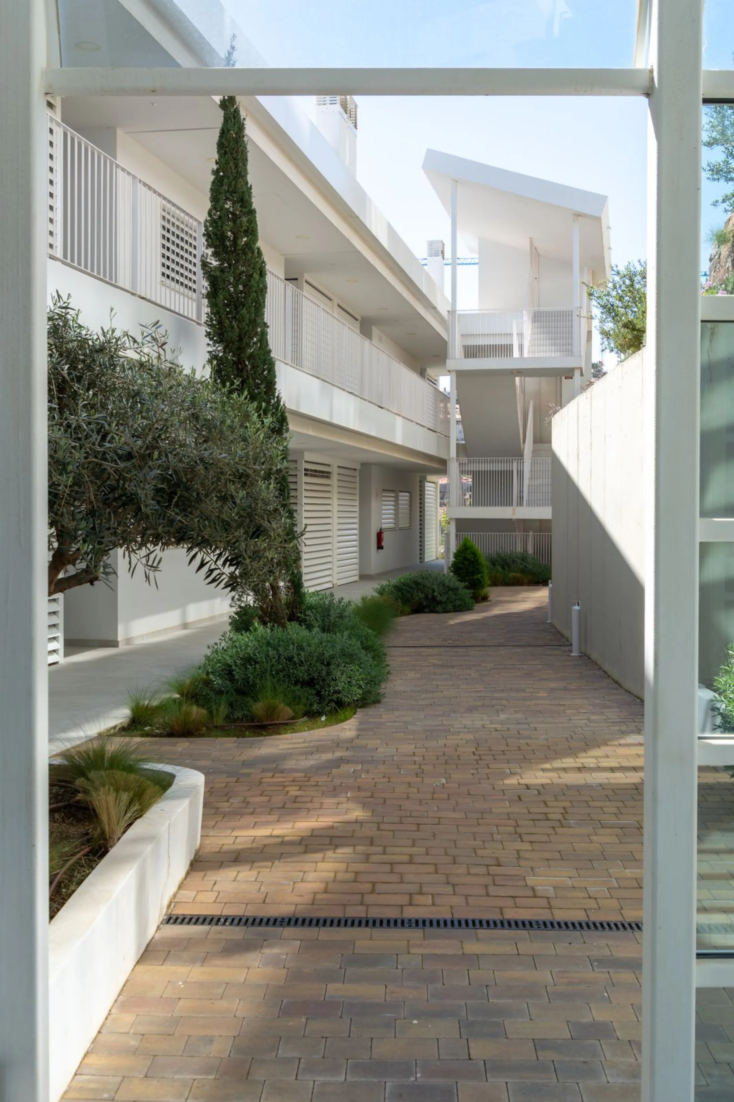 Modernes Haus in der begehrten Gegend Higuerón mit großer Dachterrasse und Whirlpool