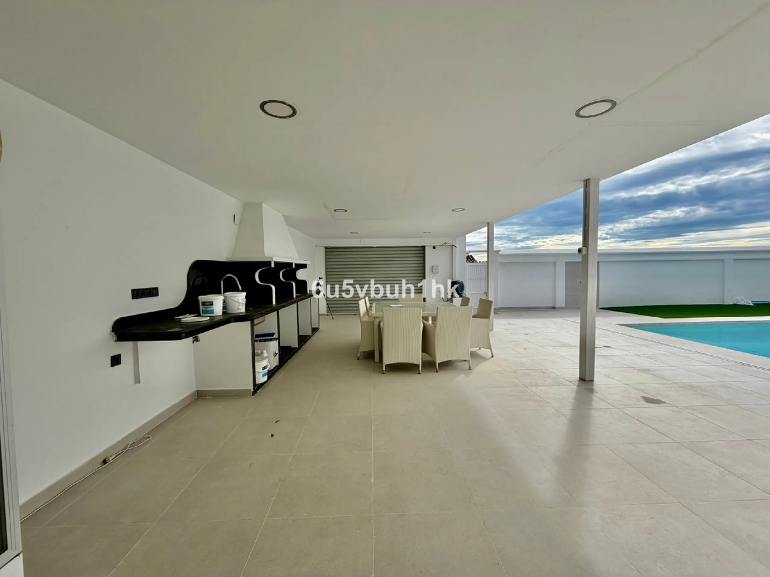 House - Detached Villa в продаже в Benalmadena, Málaga. В доме 4 спален и 5 ванных комнат. Площадь дома 550 м². Площадь участка 800 м²