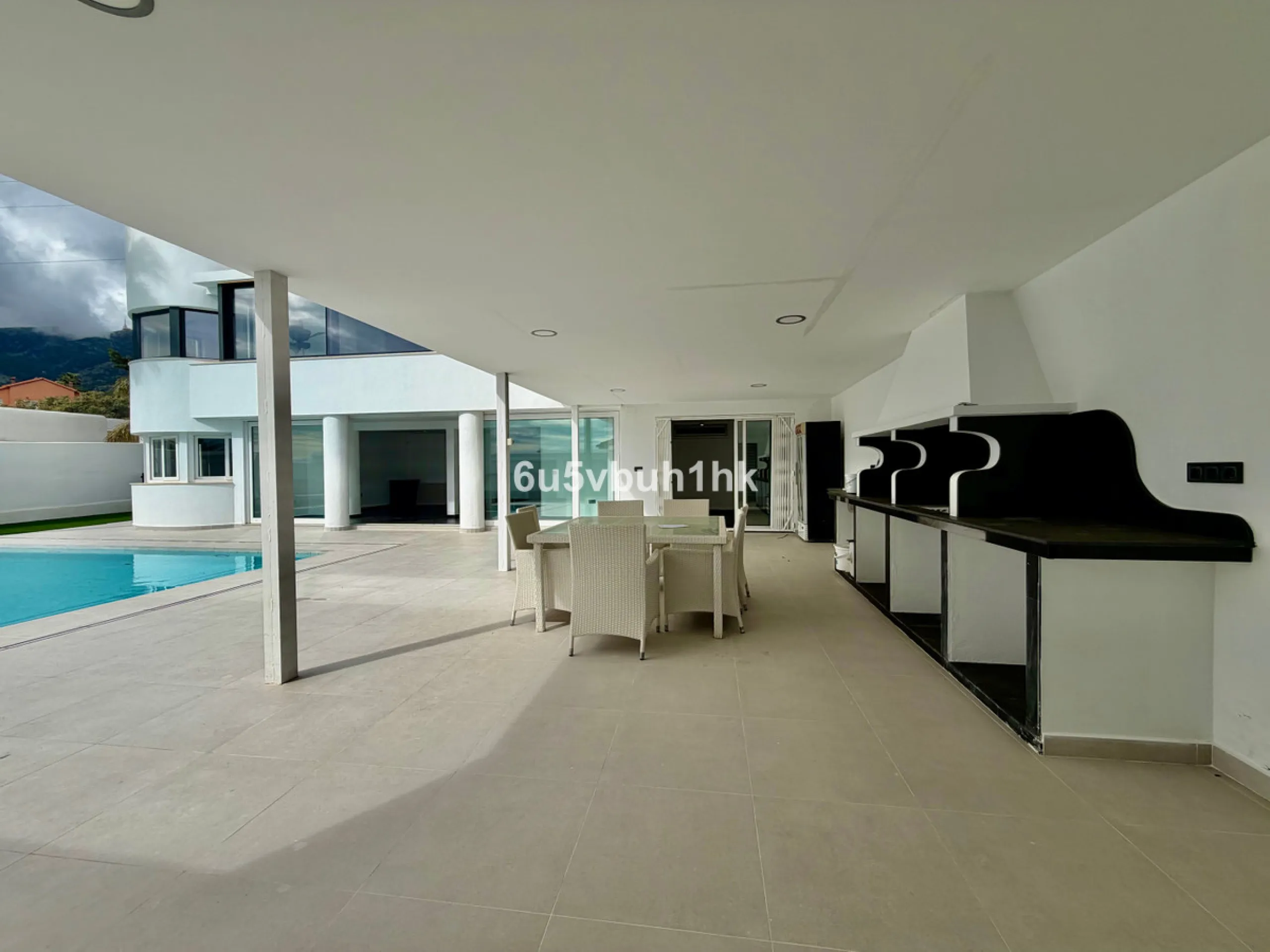House - Detached Villa в продаже в Benalmadena, Málaga. В доме 4 спален и 5 ванных комнат. Площадь дома 550 м². Площадь участка 800 м²