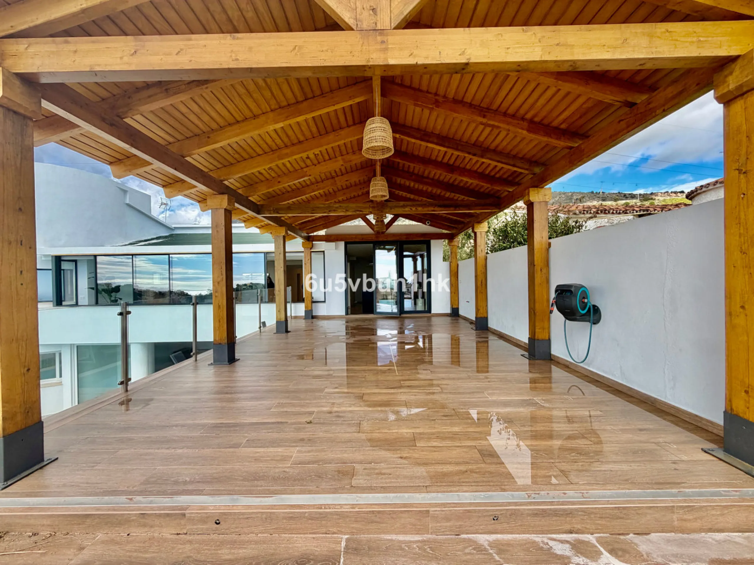House - Detached Villa в продаже в Benalmadena, Málaga. В доме 4 спален и 5 ванных комнат. Площадь дома 550 м². Площадь участка 800 м²