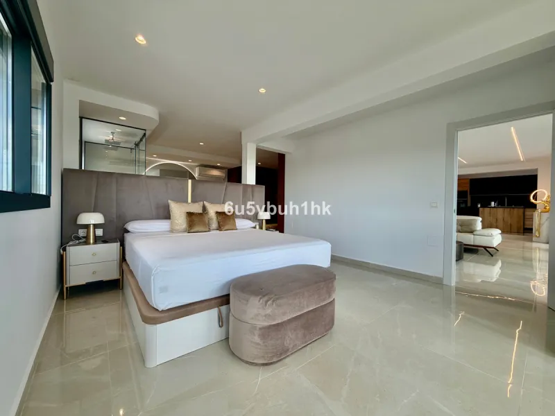 House - Detached Villa в продаже в Benalmadena, Málaga. В доме 4 спален и 5 ванных комнат. Площадь дома 550 м². Площадь участка 800 м²