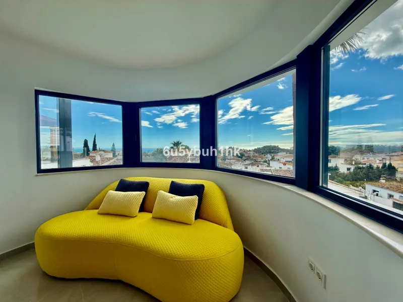 House - Detached Villa в продаже в Benalmadena, Málaga. В доме 4 спален и 5 ванных комнат. Площадь дома 550 м². Площадь участка 800 м²