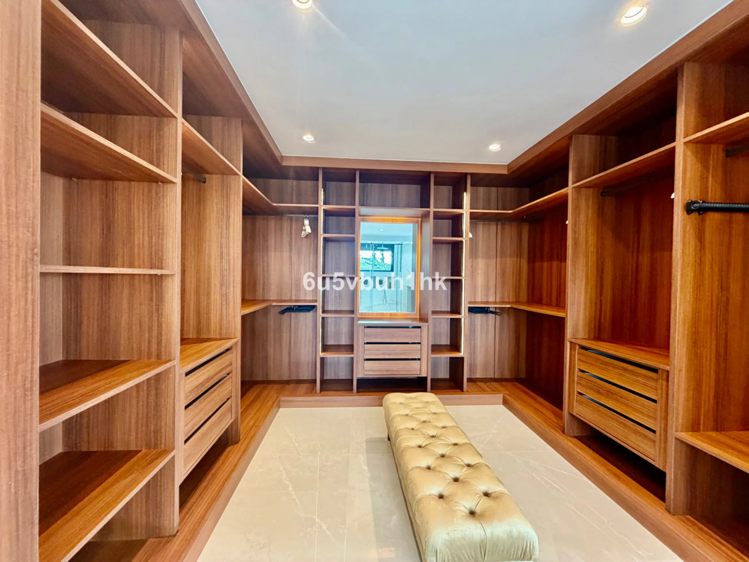 House - Detached Villa в продаже в Benalmadena, Málaga. В доме 4 спален и 5 ванных комнат. Площадь дома 550 м². Площадь участка 800 м²