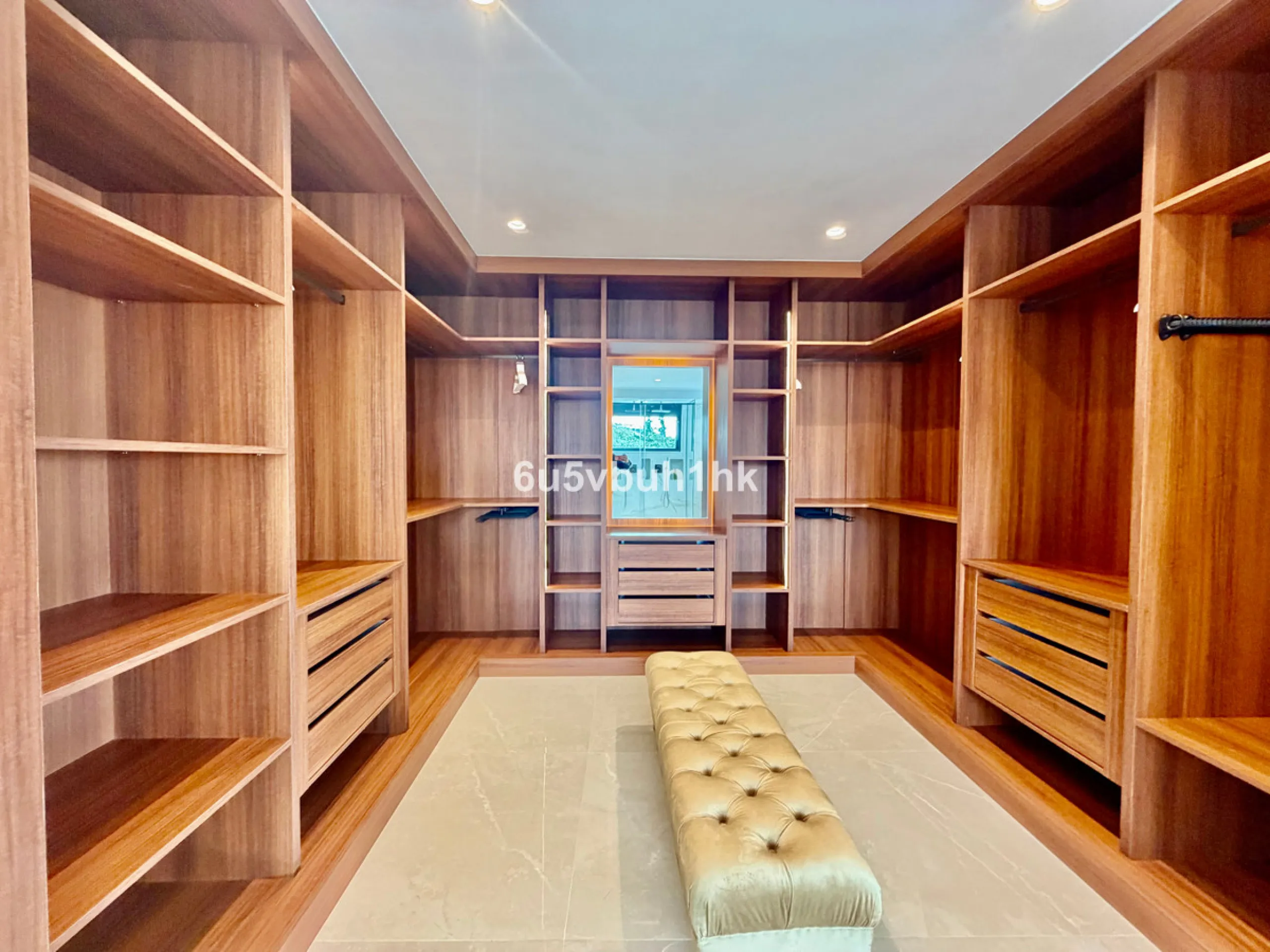 House - Detached Villa в продаже в Benalmadena, Málaga. В доме 4 спален и 5 ванных комнат. Площадь дома 550 м². Площадь участка 800 м²