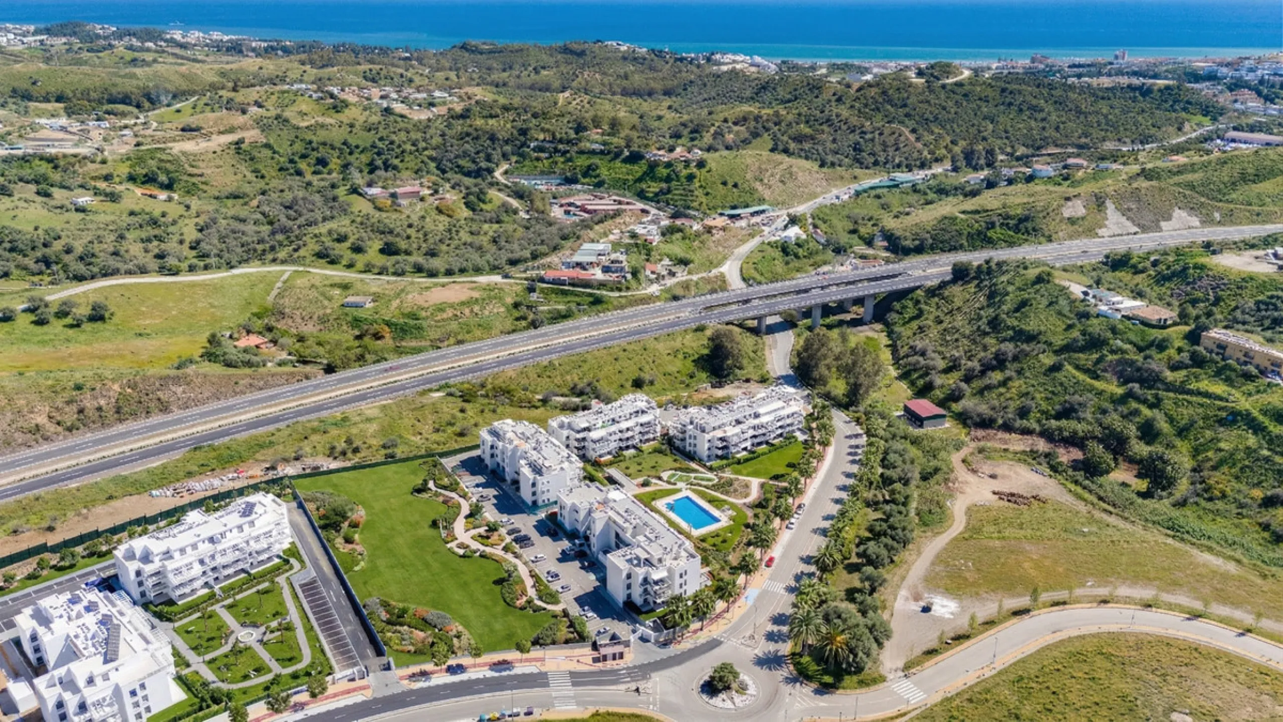 This bright and spacious two-bedroom ground floor apartment is ideally located within the sought-after gated community of El Lagar in La Cala de Mijas. Both bedrooms enjoy direct access to a generous terrace and private garden, offering plenty of natural 