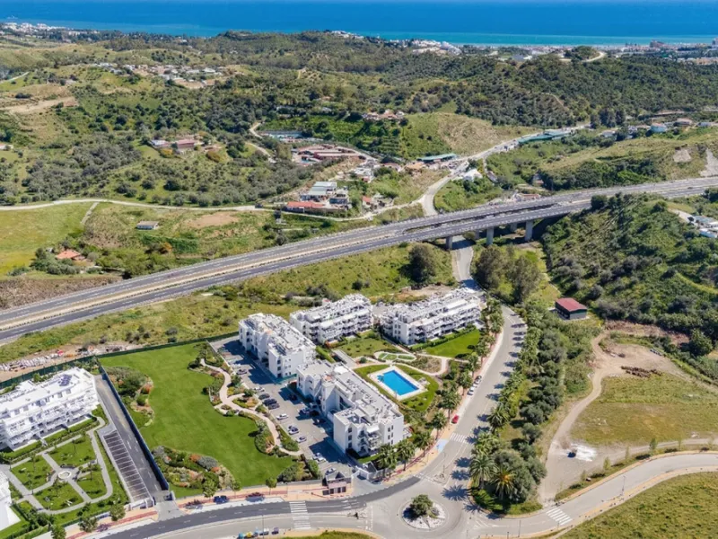 This bright and spacious two-bedroom ground floor apartment is ideally located within the sought-after gated community of El Lagar in La Cala de Mijas. Both bedrooms enjoy direct access to a generous terrace and private garden, offering plenty of natural 