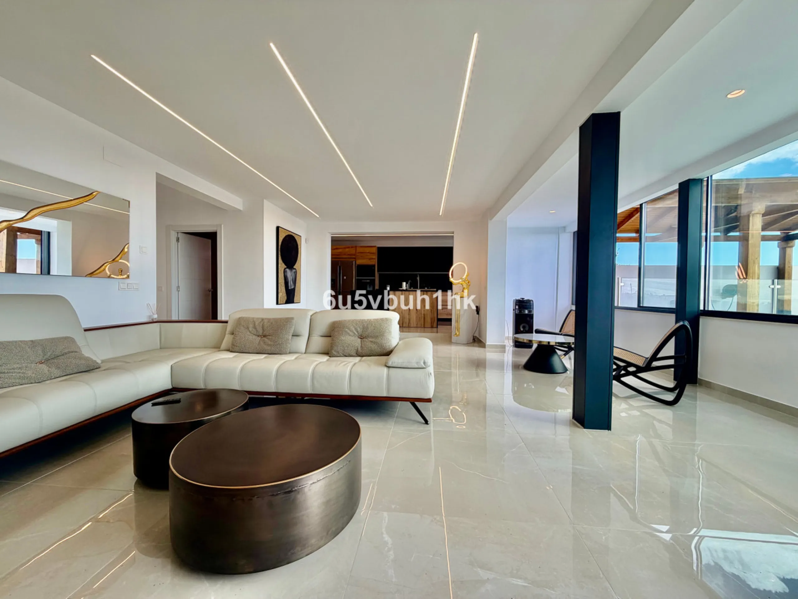 House - Detached Villa в продаже в Benalmadena, Málaga. В доме 4 спален и 5 ванных комнат. Площадь дома 550 м². Площадь участка 800 м²