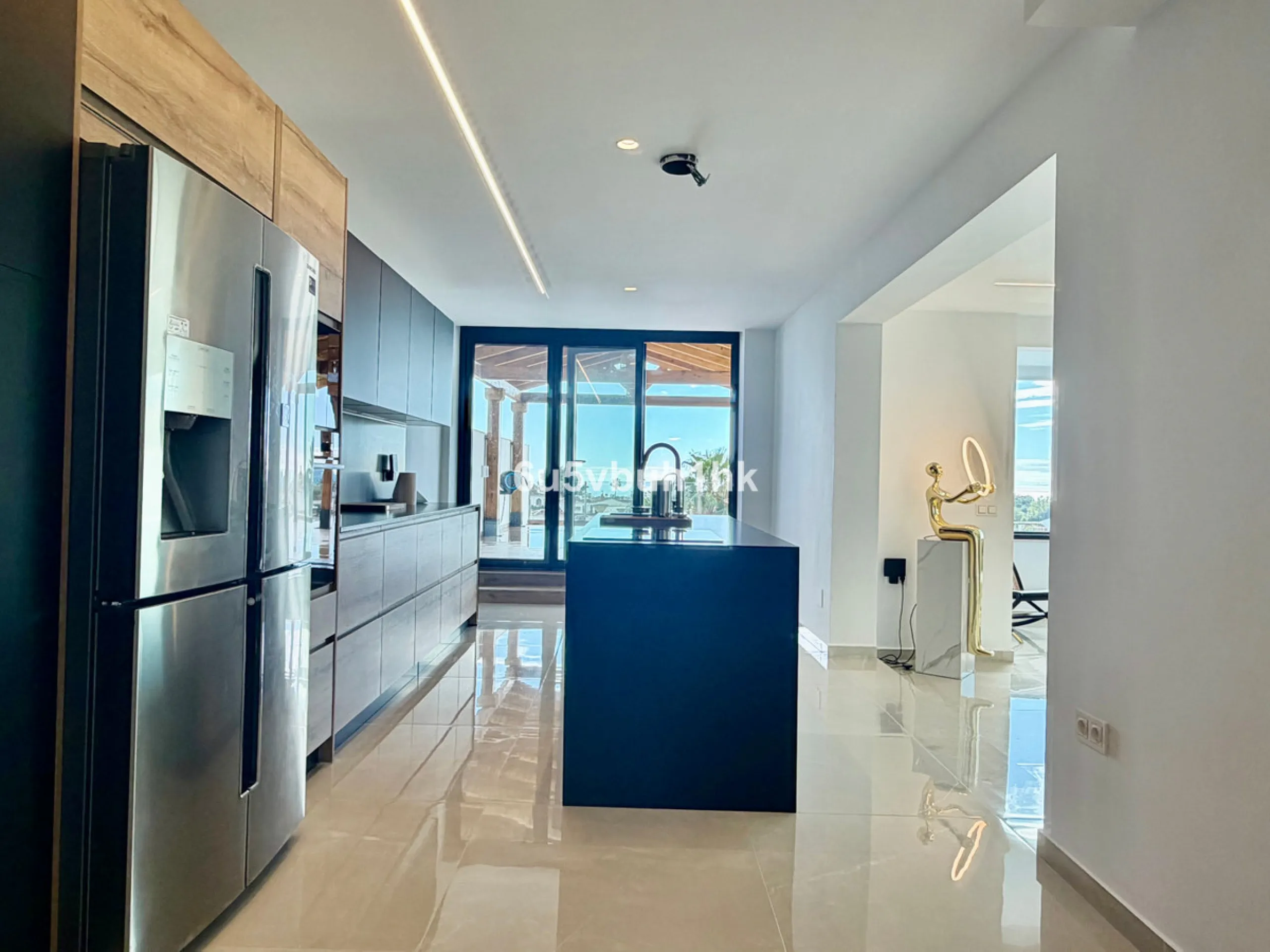 House - Detached Villa в продаже в Benalmadena, Málaga. В доме 4 спален и 5 ванных комнат. Площадь дома 550 м². Площадь участка 800 м²