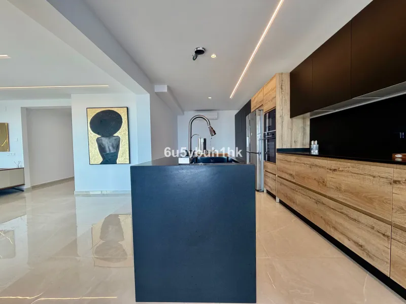 House - Detached Villa в продаже в Benalmadena, Málaga. В доме 4 спален и 5 ванных комнат. Площадь дома 550 м². Площадь участка 800 м²