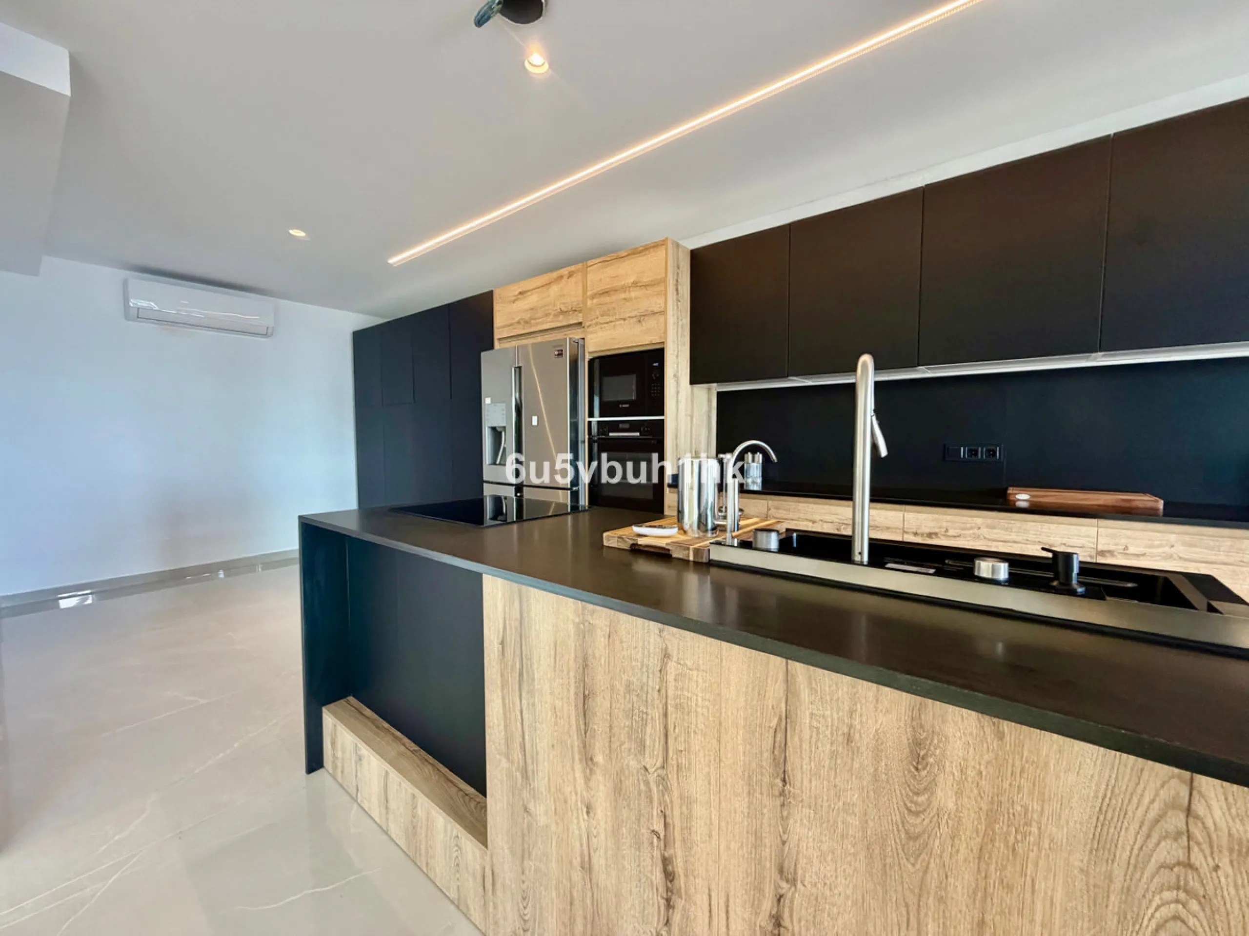 House - Detached Villa в продаже в Benalmadena, Málaga. В доме 4 спален и 5 ванных комнат. Площадь дома 550 м². Площадь участка 800 м²