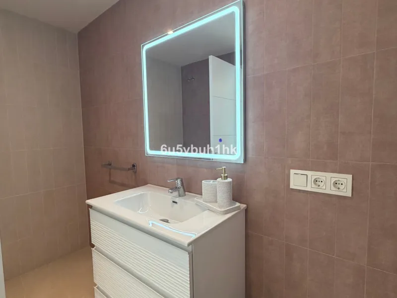 House - Detached Villa в продаже в Benalmadena, Málaga. В доме 4 спален и 5 ванных комнат. Площадь дома 550 м². Площадь участка 800 м²